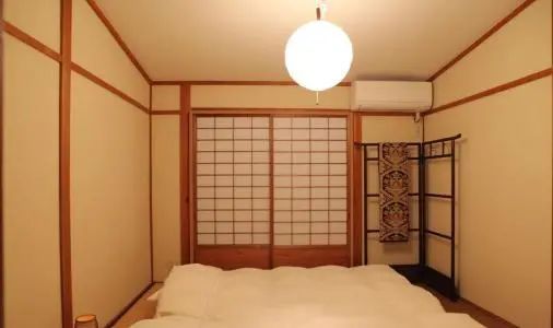 装修|越来越多人家中装修卧室不做床了，现在都流行这么做，太聪明了