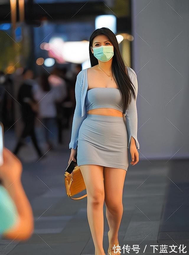 开衫 深蓝色短裙套装搭配一件针织衫开衫外套,清新时尚又不失优雅大方