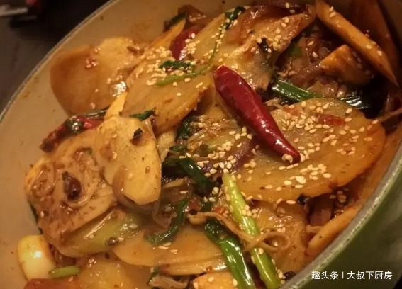 大叔家的下饭菜麻辣香锅,麻辣可口,鲜香味美,家人爱吃!