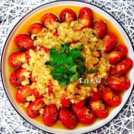 家人最爱吃的还是家常菜，色香味俱全，好吃不油腻，拌饭吃真香