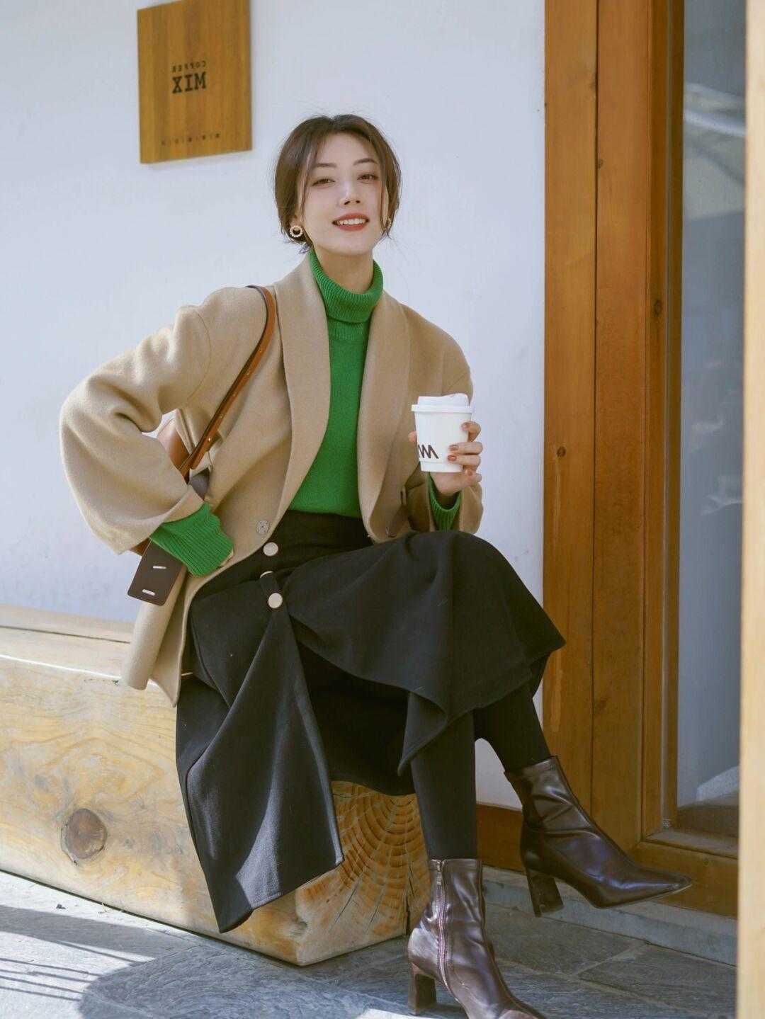 搭配|别再用九分裤搭短靴了!今年最流行的是半身裙+及踝靴,谁穿谁美