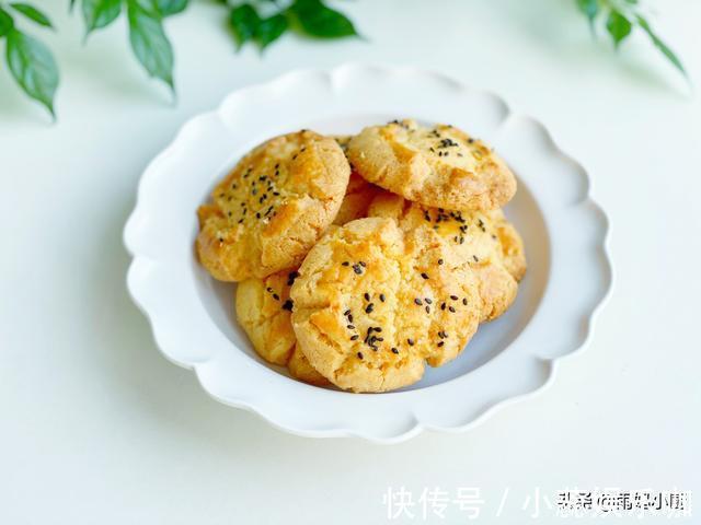 玉米油|不用猪油也酥脆，香酥美味黑芝麻桃酥，轻轻一碰酥得掉渣