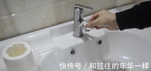 卫生间|塑料打包盒不要扔, 放在卫生间里有大用处, 能帮家里省下不少钱