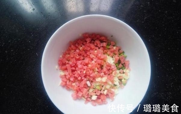黄油|上班族的快捷早餐,简单“暴力”的蒜香芝士法棍,解馋抗饿两不误
