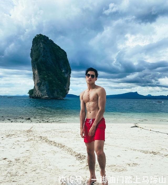 肌肉|帅气的五官、紧实的身材，阳光型男的胸肌、腹肌、人鱼线真上头！