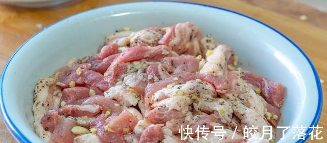 炸小酥肉时,面糊是关键,花椒是灵魂,1种做法2种吃法,超正宗!