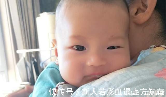 大人|宝宝喜欢被抱着到处走,大人一坐下就哭闹,这是怎么回事别嫌烦