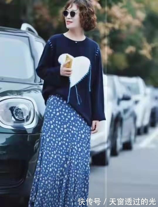 穿搭 奔五的女人甩掉“大妈感”,看这位大龄姐姐,靠穿搭显年轻又优雅!