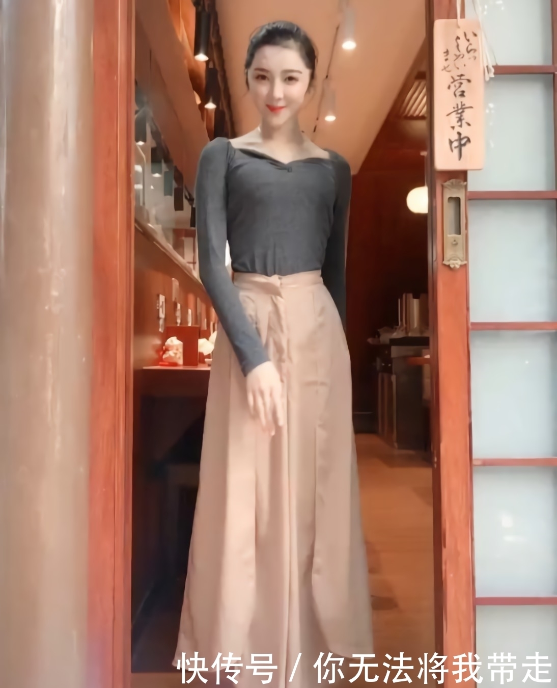 被小姐姐的舞姿吸引，最后却中了裤子的毒，还能穿出这样的效果