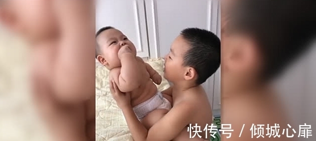 头胎|自从妈妈生了弟弟后,相差5岁的哥哥都不知咋稀罕好了,超温馨