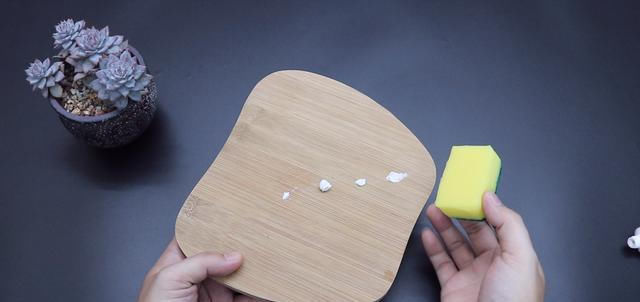 牙膏涂抹在菜刀上,作用花钱难买,可惜今天才学到,回家试一试