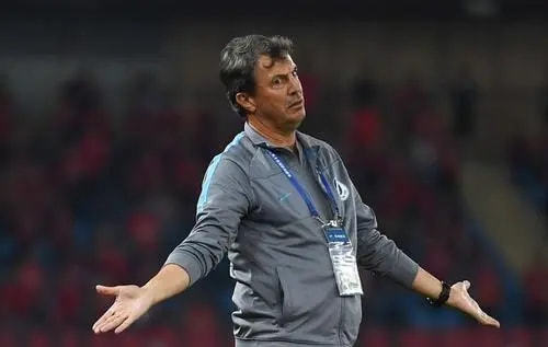 球迷|上午8點!何塞再現(xiàn)爭議言論:大連人遭重大打擊,球迷罵聲一片