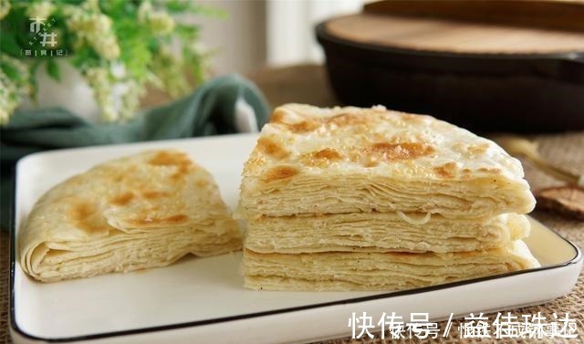 孩子最近爱上的早餐饼，连吃7天都不腻，咸香有层次，凉了也不硬