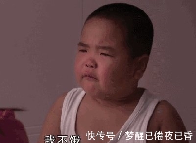 |幽默笑话:跟女友晚饭后猜拳,输的洗碗,女友连输三盘还耍赖。