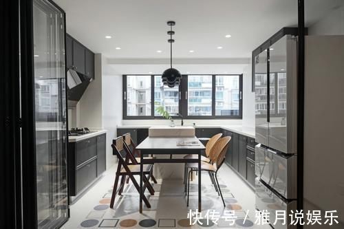 玄关|她把客厅一分为二，家里多间房，再把电视请出家，生活简单又幸福