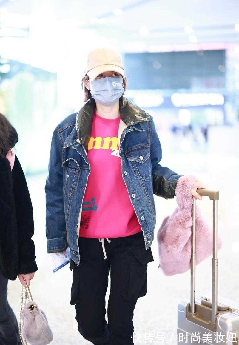 外套 马伊琍衣品越来越好,穿牛仔外套配工装裤,洋气减龄又时髦