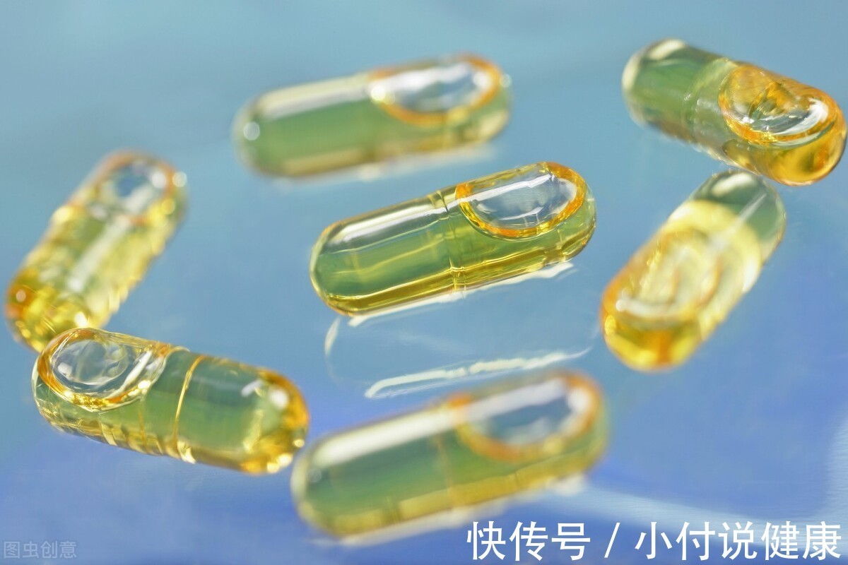 维生素c|不要盲目吃维生素,提醒:这4种维生素若过量服用,或会引起中毒