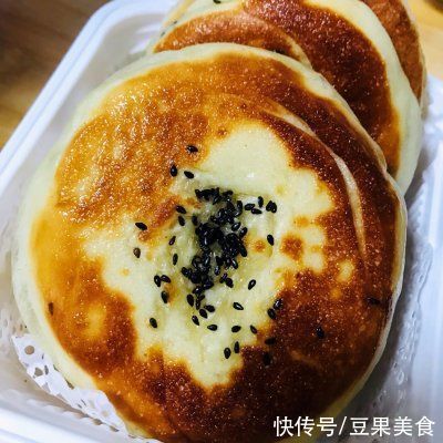 分享给你们我家祖传的酥烧饼的做法，一般人我不告诉他