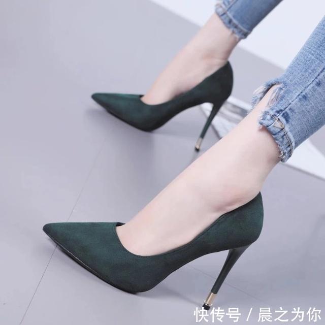 细高跟鞋 细高跟鞋悄然提升腿长比例,优雅的气息萦绕不散