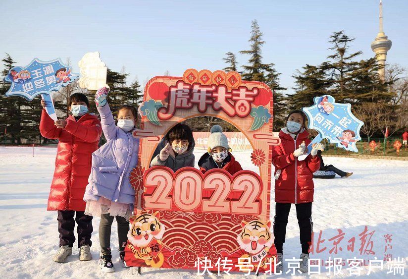 公园|元旦小长假首日，公园戏雪玩嗨了