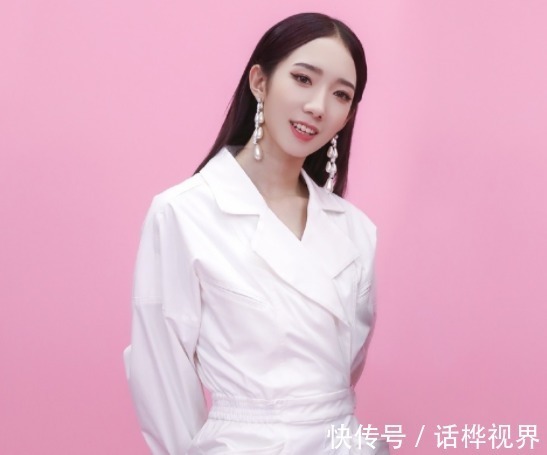 创系限定团助阵明日名场面：两代锦鲤同框，火箭少女曾两度助演