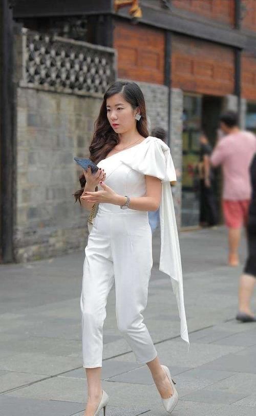 版型|美丽自信的瑜伽裤穿搭增添女神气质，显得性感动人，淡雅大方