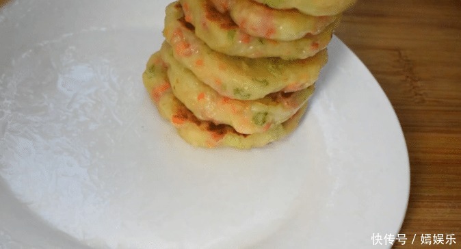 用土豆做的早餐饼,营养丰富色香味俱全,家人都喜欢