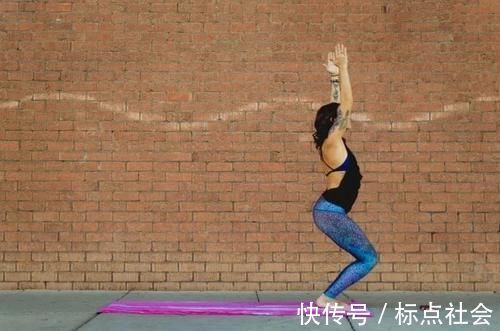 手臂|8个经典瑜伽体式，以拉伸塑形为主，帮你打造完美身材曲线