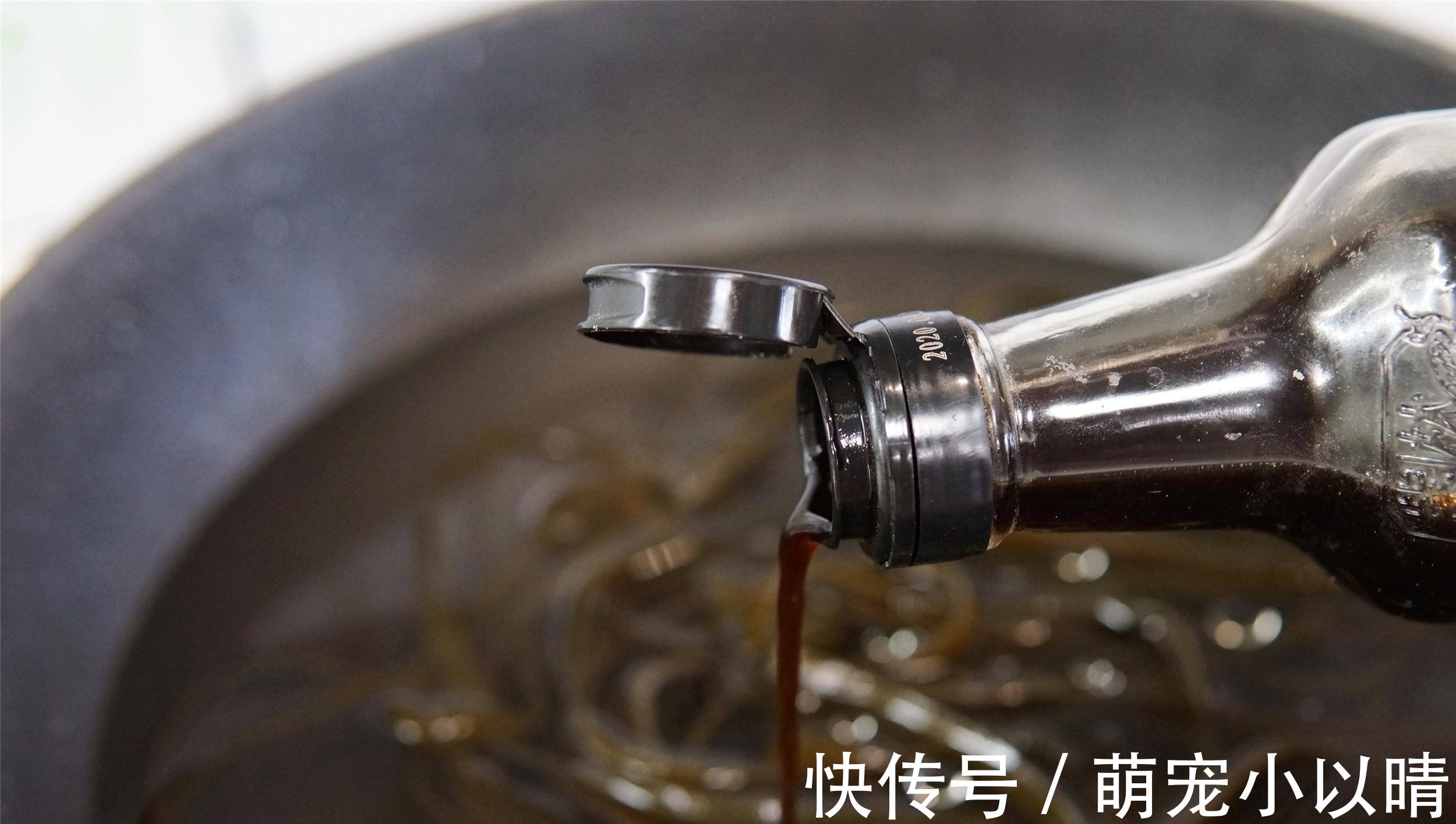 清爽开胃的凉拌海带丝做法，好吃到停不下来，多加一步就行了