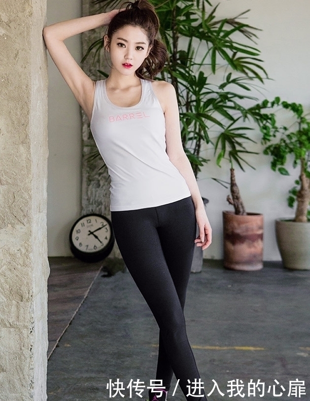 底裤|紧身打底裤小姐姐饱满有活力,明艳动人的打扮,干净清爽的魅力