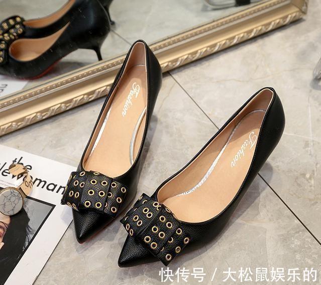 中空珍珠凉鞋女 女生别只会穿平底鞋,现在更流行穿“猫跟鞋”,显气质还不累脚