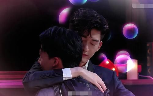  麒麟|张翰让郭麒麟坐自己腿上，谁注意大林子的反应，真不会掩饰