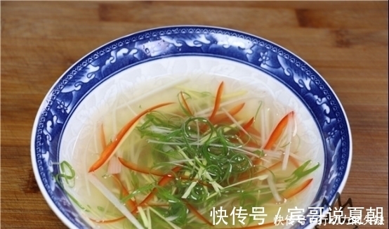清蒸鲈鱼|做清蒸鱼,放盐和料酒就外行了!看20年专业大厨操作,不腥不柴