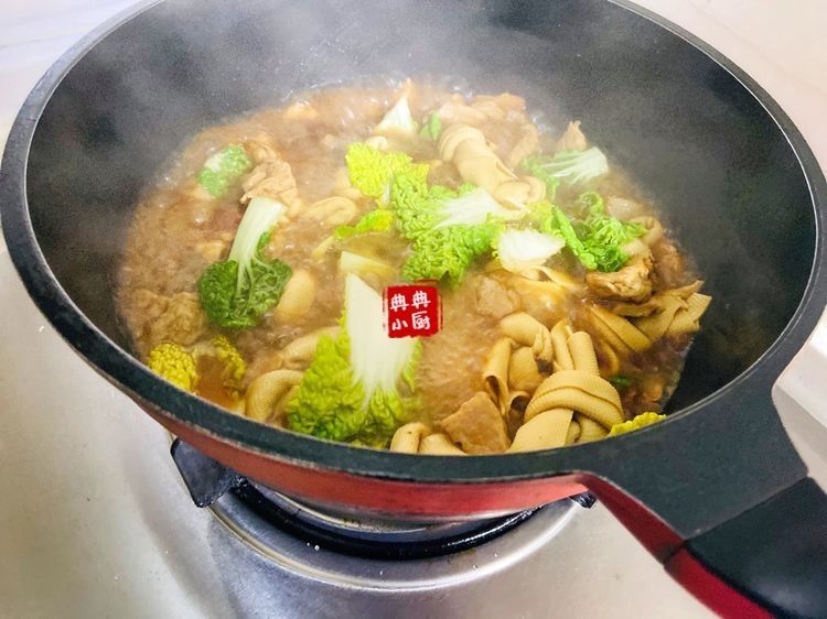 这一到冬天,我最喜欢猪肉蔬菜一锅烩了,好吃又简单