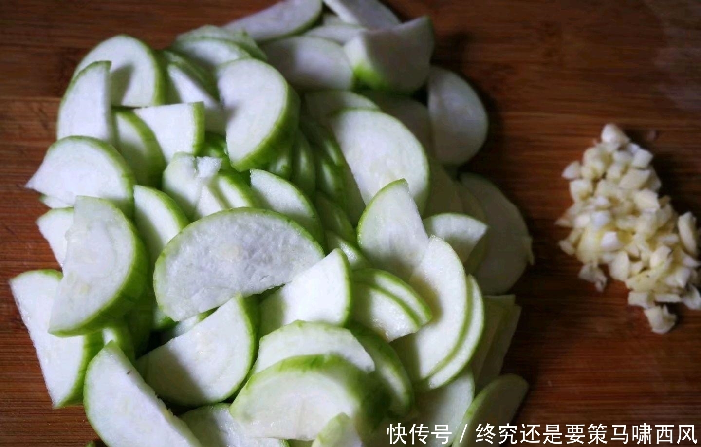 一根丝瓜,两个鸡蛋,下锅简单炒一炒,家人吃不够