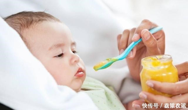 小宝宝|给宝宝添加米粉有讲究,冲泡时的4个细节需注意,家长别大意了!