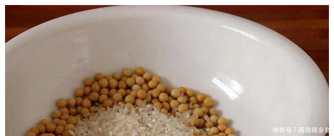 黑芝麻|黄豆别再打豆浆了，加1把大米，瞬间变美味，吃着比肉香！