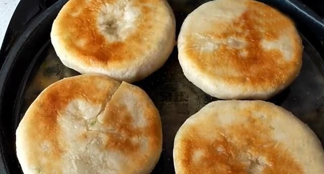 妈妈这样烙饼，不用揉面，筷子一搅，蓬松又暄软，比面包松软