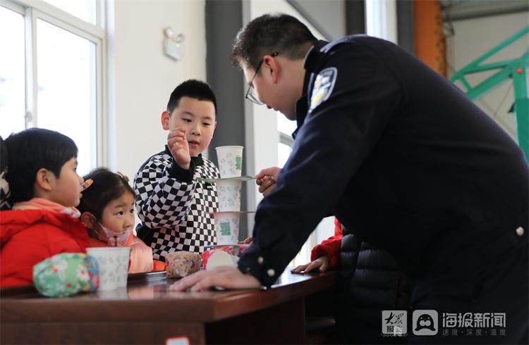 红领巾|爱警暖警新举措！“红领巾走进藏青蓝”开启“警”彩寒假