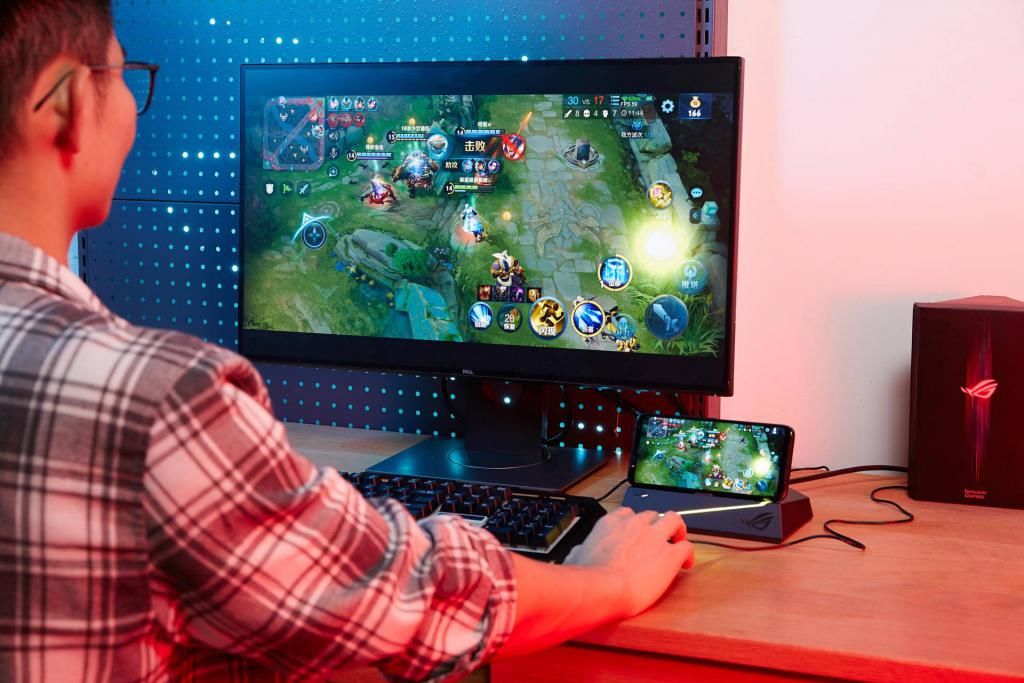 ROG游戏手机3|再不用羡慕折叠屏手机玩吃鸡！ROG新配件给手机再加一块屏