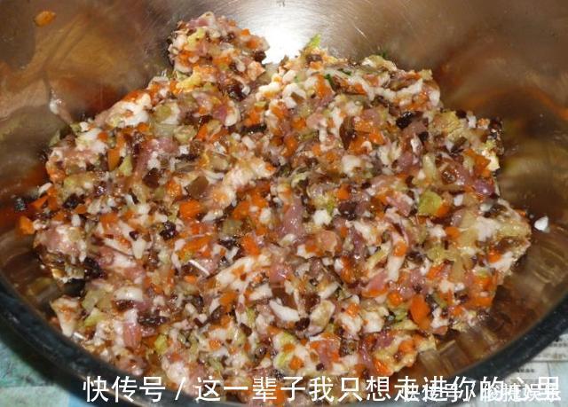 饺子馆老板不小心说漏嘴饺子馅加勺它,汤汁很浓郁,味道好千倍
