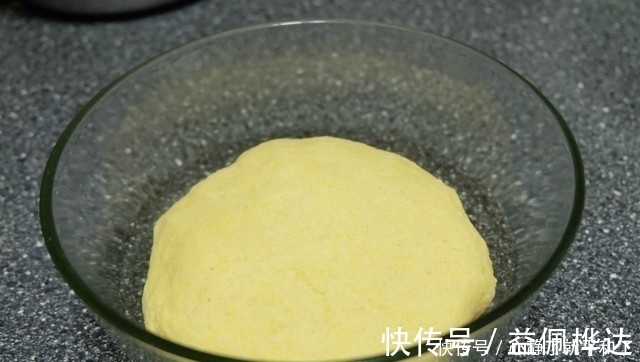 面团|粗粮细做,玉米面最好吃的做法来了,不用蒸不用烤,孩子们都说好