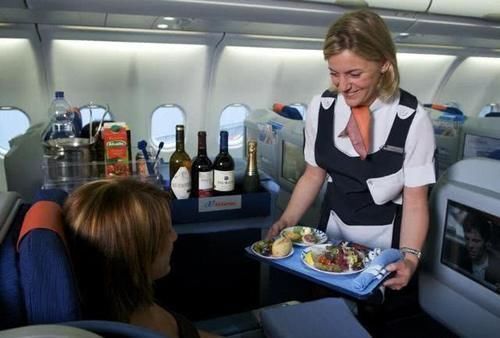 原来飞机上有三项隐藏服务，只要你敢开口要求，空姐都不会拒绝你