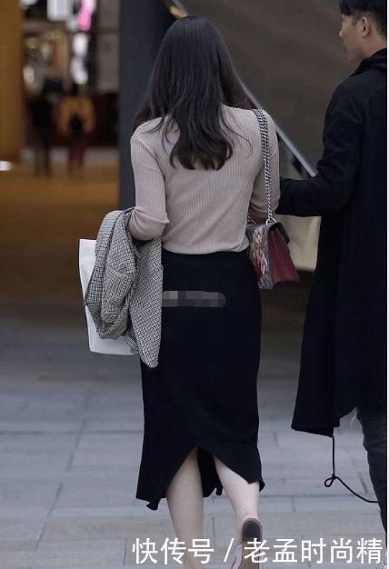 简洁|街拍:卡其色针织衬衣搭配黑色七分裙, 简洁大气, 女人味十足