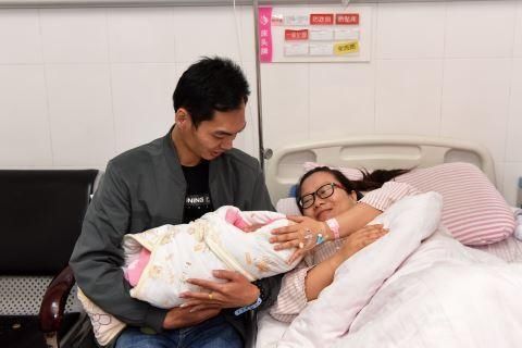 开心迎“王子” 市妇幼保健院首个“牛宝宝”诞生