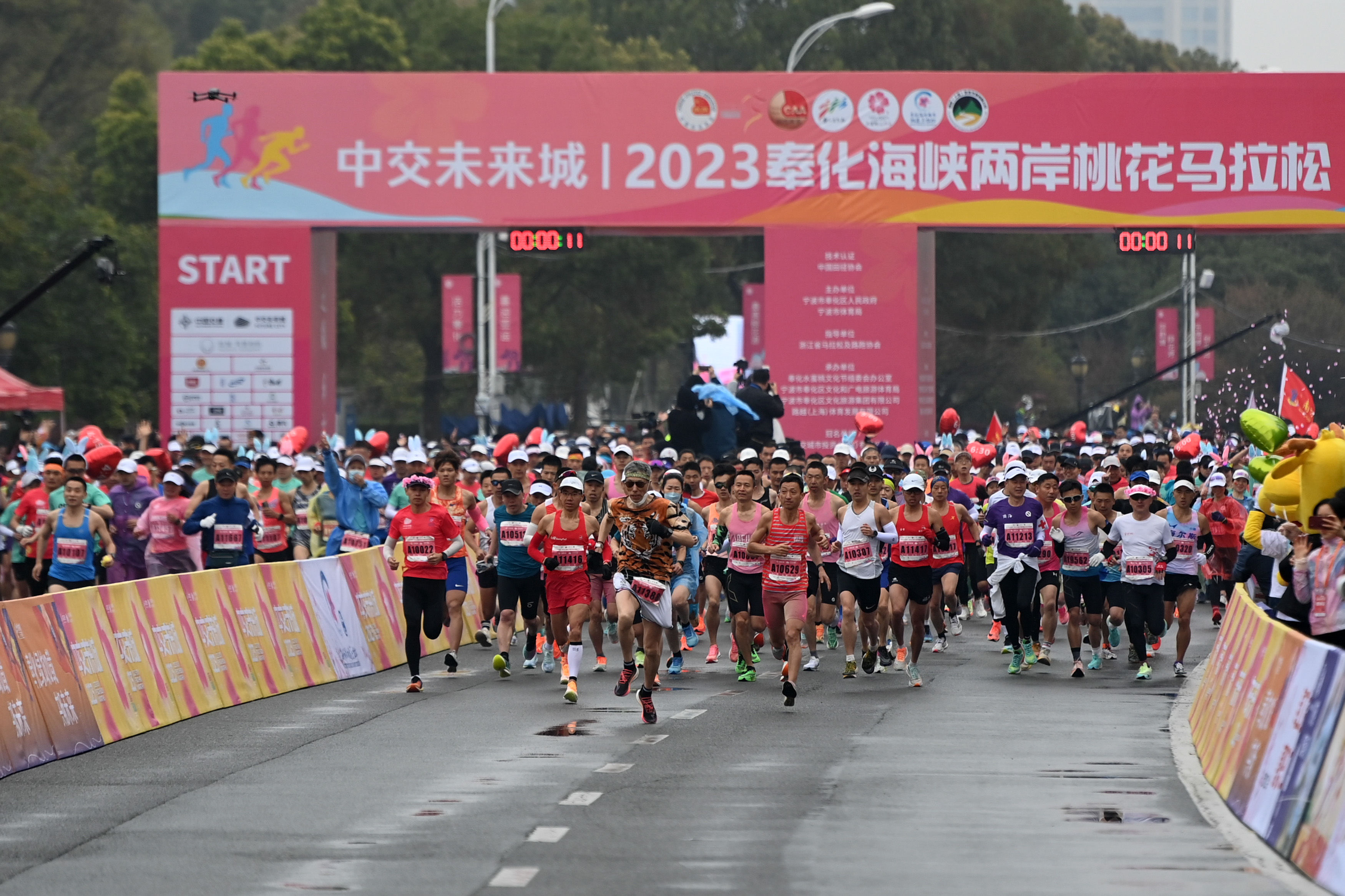 田径——2023奉化海峡两岸桃花马拉松赛在浙江宁波举行