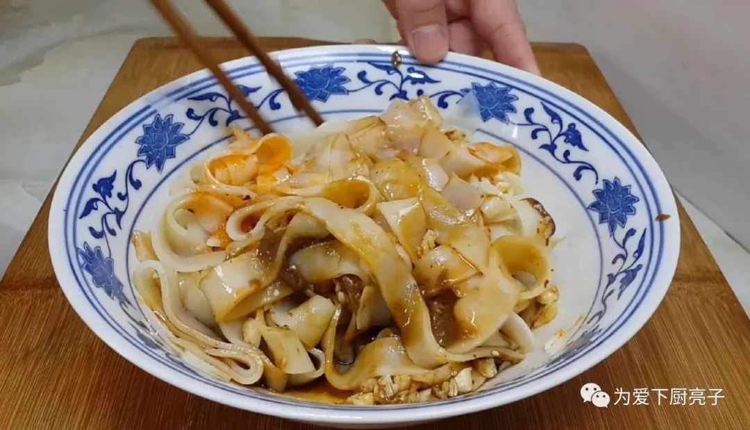 凉皮又出新吃法，不洗面不刷油，张张劲道不糟烂，学会都能开店了