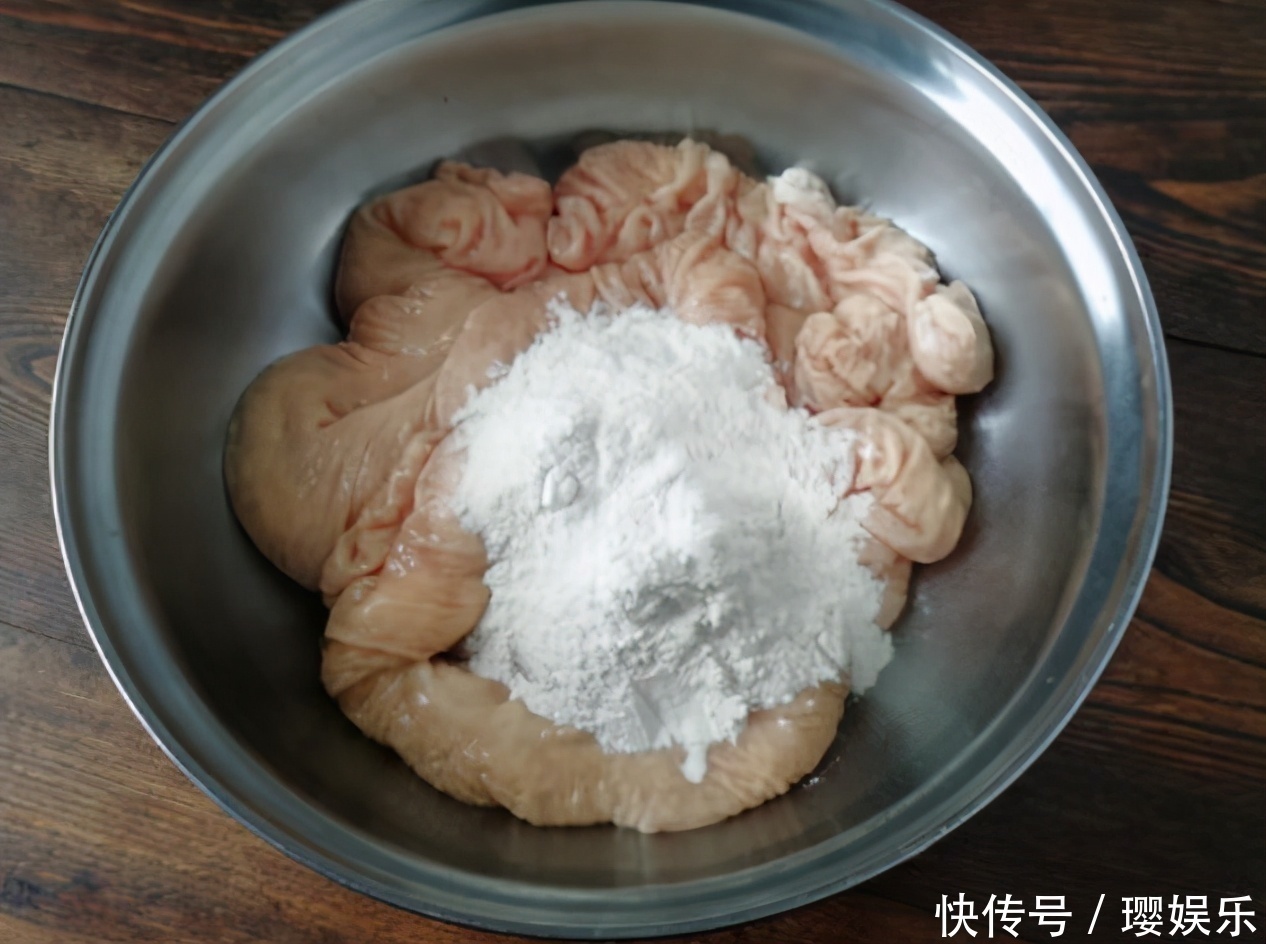 食用碱|洗大肠时,不用盐不用醋,换成这2样,10分钟洗干净,没腥臭味