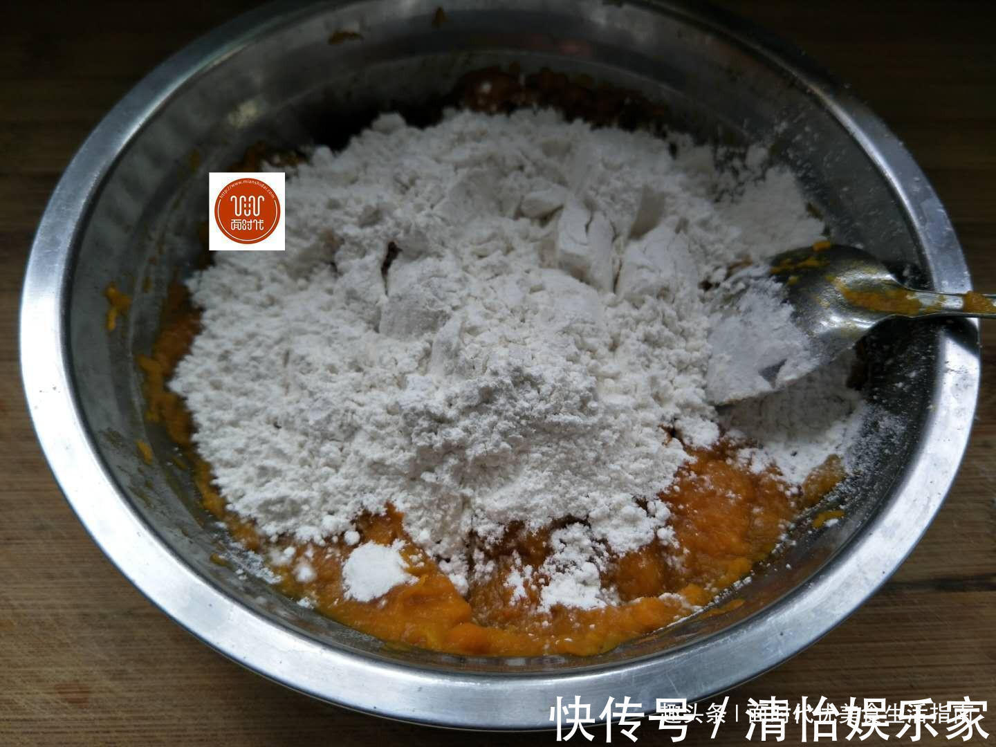 手把手教你做出清香酥脆的南瓜饼，你值得去做一份尝尝！