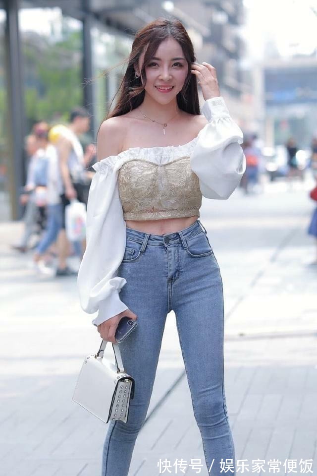 丰润|近看丰润的牛仔裤美女，增强了气场，质感十足